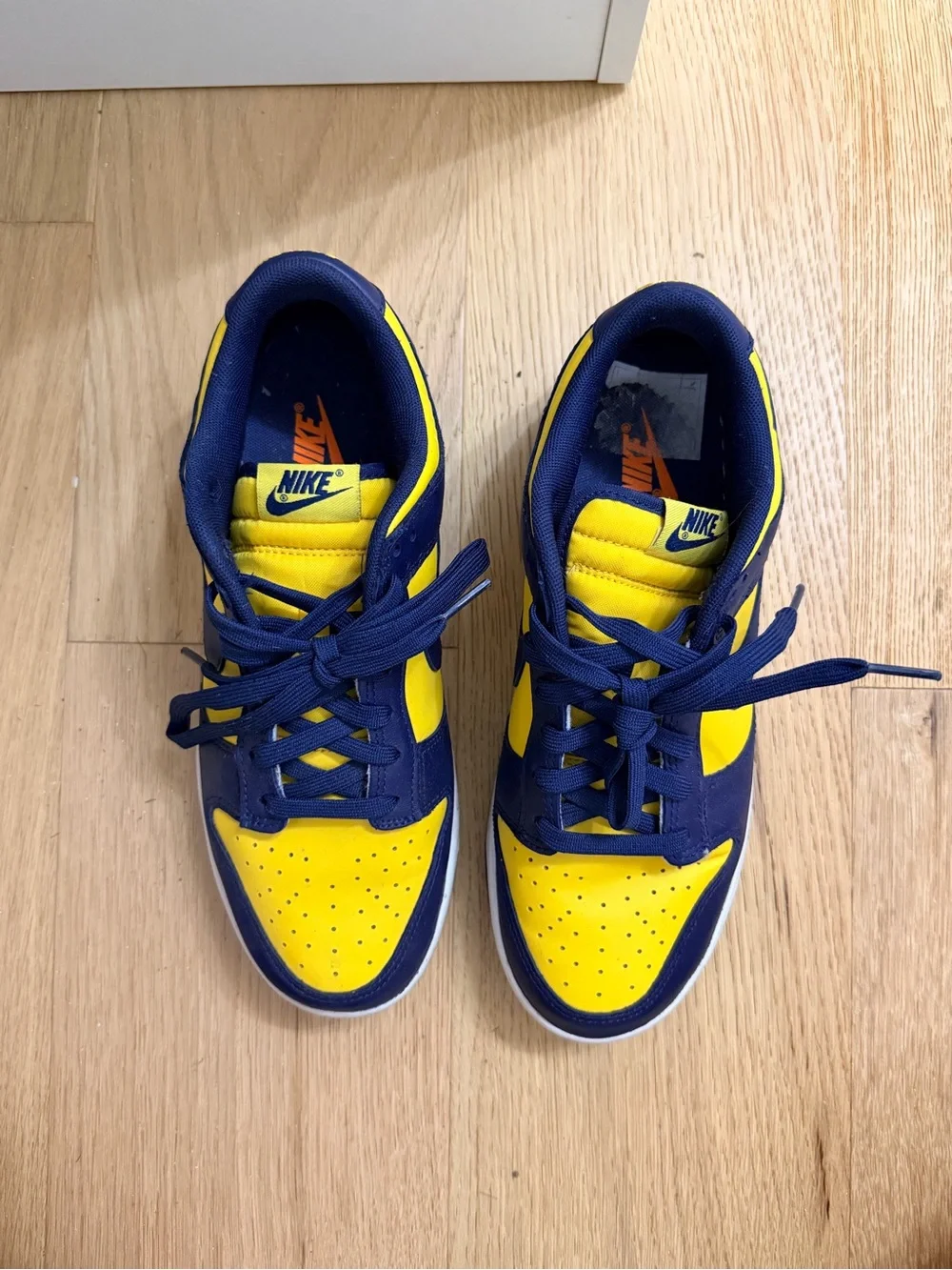Nike Mens Michigan Dunks Low-Top Sneakers in Navy and Yellow